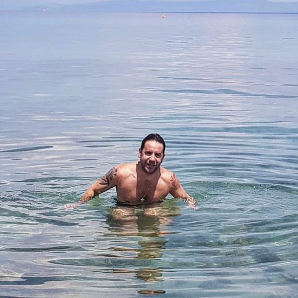 Γιώργος Μαζωνάκης: Η φωτογραφία από την θάλασσα και το … μήνυμα