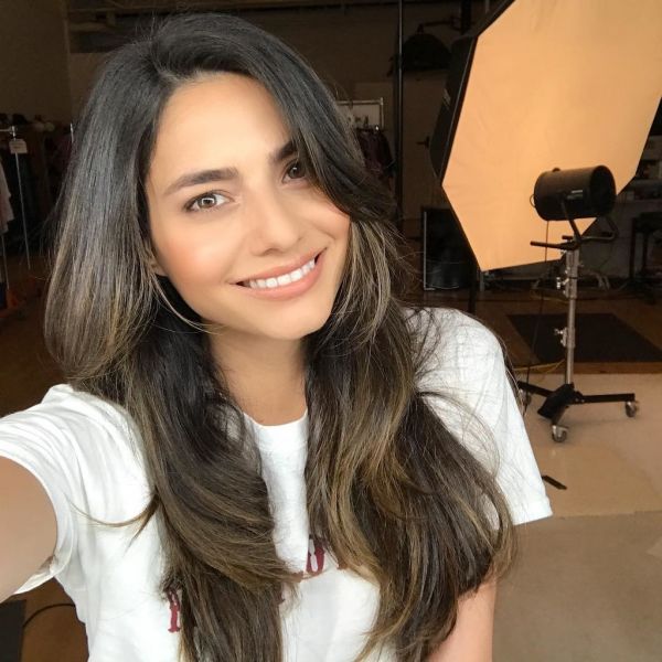 Hλιάνα Παπαγεωργίου: Η σερβιτόρα που κατέκτησε τις πασαρέλες και την καρδιά μας