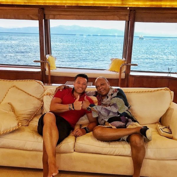 Σόμμερ – Παναγιωτακοπούλου: Κρουαζιέρα στο Ιόνιο με τον ζωντανό θρύλο Κουίνσι Τζόουνς 