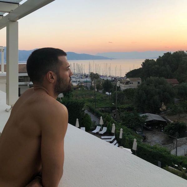 Η αρετουσάριστη φωτογραφία του Αργυρού με μαγιό στην θάλασσα