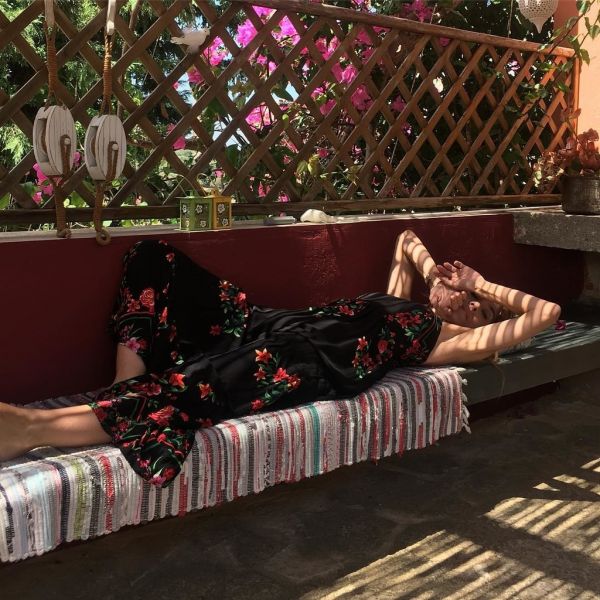 Μυρτώ Αλικάκη: Καλό το καθισιό, αλλά σαν την ξάπλα δεν έχει! 