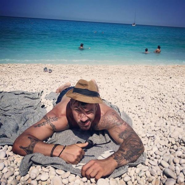 Άκης Πετρετζίκης: Σε... δυο κουζίνες του Alpha!