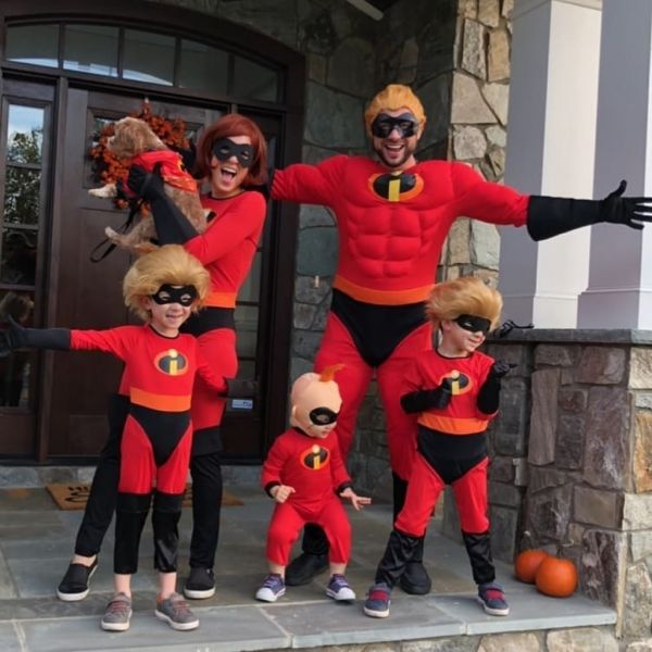 Ποια είναι η τραγουδίστρια που γιόρτασε το Halloween με την οικογένειά της; 