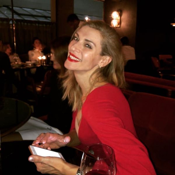 Τρελά ερωτευμένη η Ελληνίδα ηθοποιός! Το ταξίδι-έκπληξη στο Παρίσι και η τούρτα γενεθλίων! (φωτό)