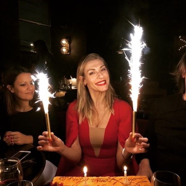 Τρελά ερωτευμένη η Ελληνίδα ηθοποιός! Το ταξίδι-έκπληξη στο Παρίσι και η τούρτα γενεθλίων! (φωτό)