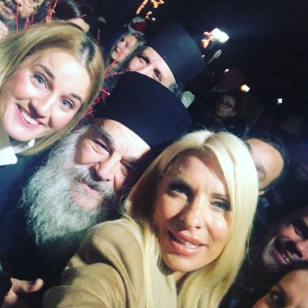 Ελένη Μενεγάκη: Με χριστουγεννιάτικη διάθεση στην Άνδρο!