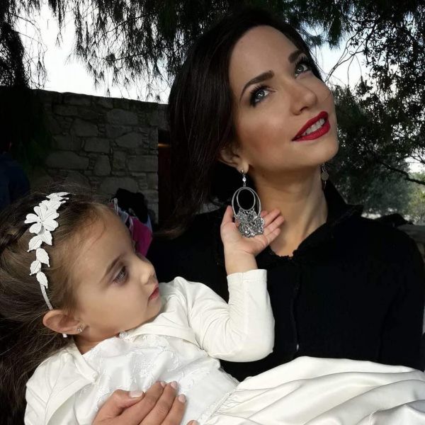 Η πραγματική μαμά της μικρής «Λήδας» παίζει στο «Τατουάζ» - Δείτε ποια είναι