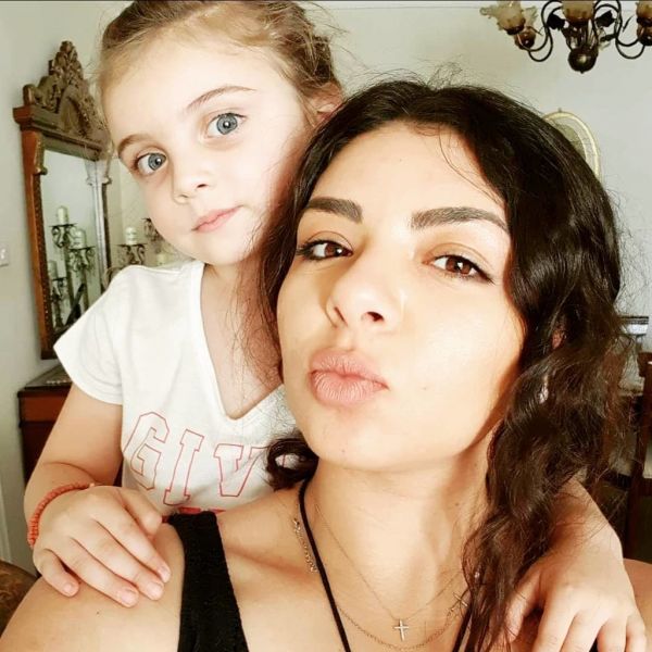 Η πραγματική μαμά της μικρής «Λήδας» παίζει στο «Τατουάζ» - Δείτε ποια είναι
