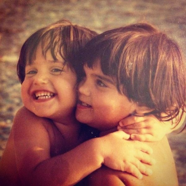 Έχετε δει ποτέ τη δίδυμη αδελφή της Μαίρης Συνατσάκη; Καμία σχέση πάντως δεν έχουν! 