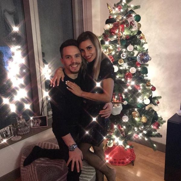 Λευτέρης Πετρούνιας - Βασιλική Μιλλούση: Ποζάρουν αγκαλιά και μας εύχονται «καλή χρονιά»!