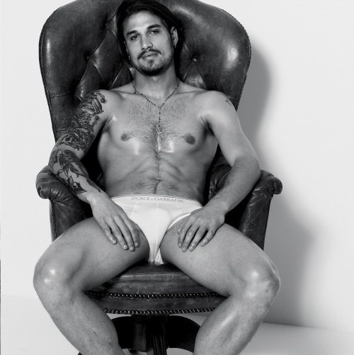 Ο Pablo Osvaldo βγαίνει από τα ρούχα του και "ανεβάζει" την θερμοκρασία