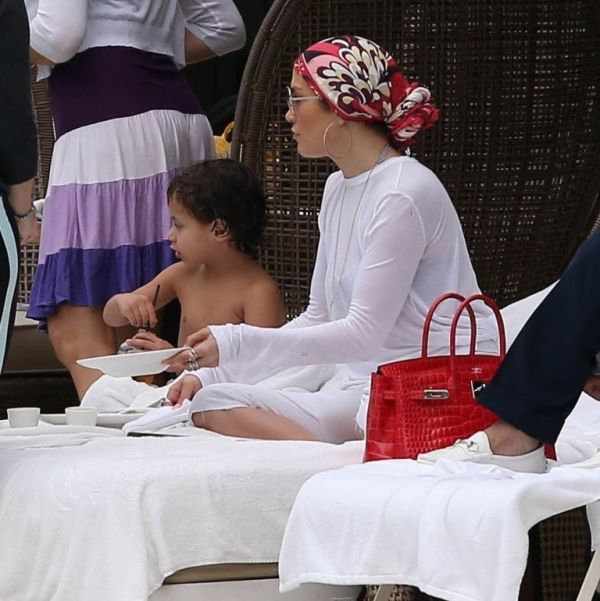 Jennifer Lopez: Χαλαρές στιγμές με τα παιδιά της στο Μαϊάμι (φωτό)