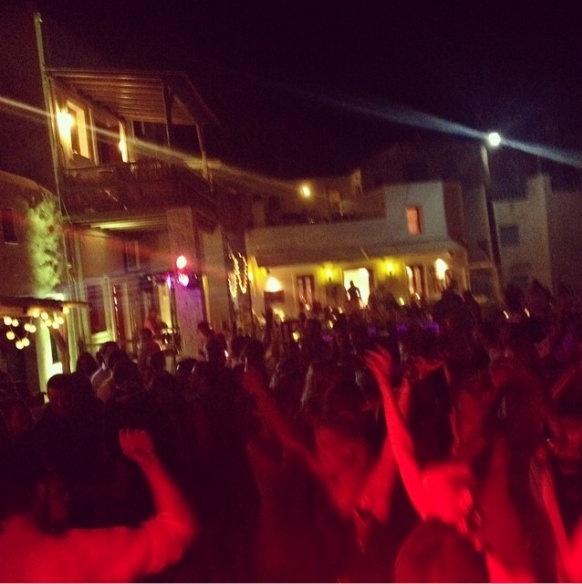 Καμπούρη-Ταρασιάδης: Όλα όσα έγιναν στο γαμήλιο πάρτι τους και το τρικούβερτο γλέντι! (φωτό)