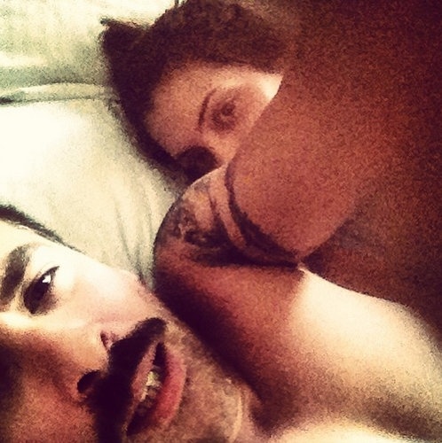Δείτε τον Αϊβάζη και την Κορινθίου σε τρυφερή στιγμή στο… κρεβάτι τους