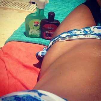 Ποια τραγουδίστρια λιάζει το κορμί της; 