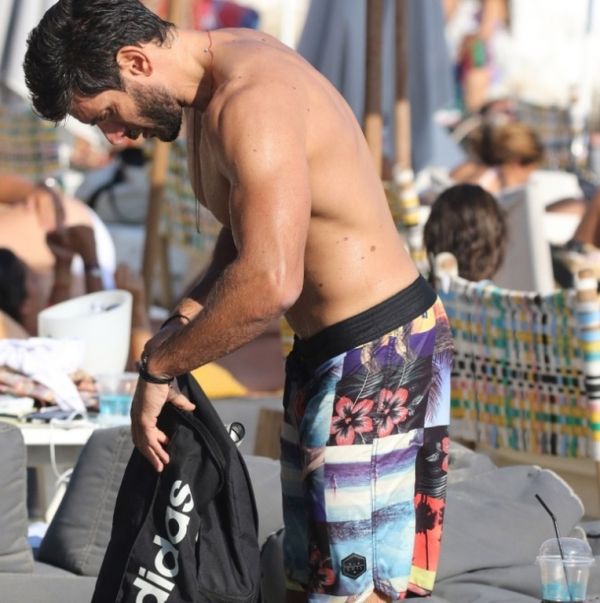 Τι ψάχνεις Μάνο;	