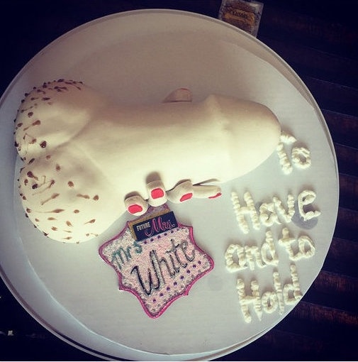 Και όμως δεν είναι τούρτα αφιερωμένη στην απερχόμενη κυβέρνηση…