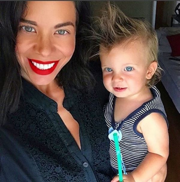 Πάθαμε πλάκα με τον γιο της! Τι κουκλί είναι αυτό! 