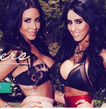 Ποζάρει με μαγιό της... 