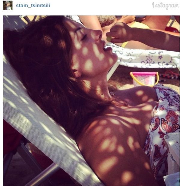 Σταματίνα Τσιμτσιλή: Η τρυφερή φωτογραφία με την κόρη της να την ταΐζει στο στόμα!