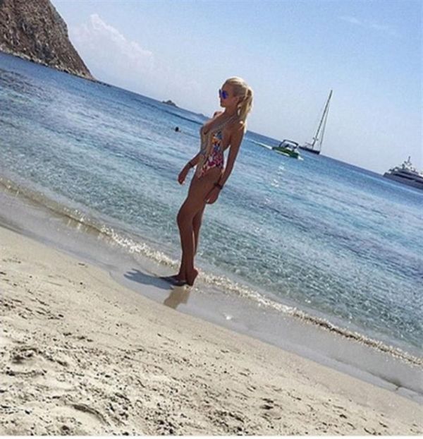 Κατερίνα Καινούργιου: Κι όμως τόλμησε και πόσταρε στο Instagram φωτογραφία  με μαγιό χωρίς ρετούς 