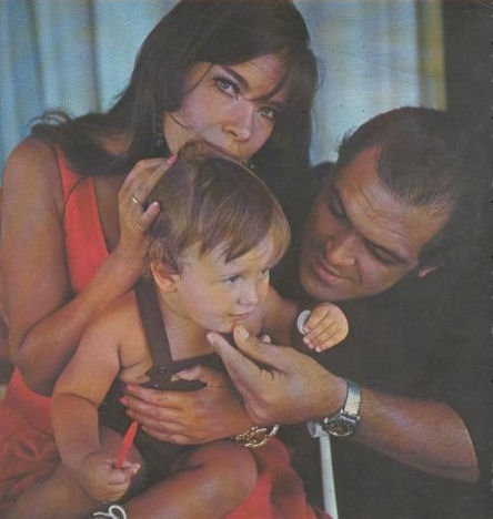 Ποιες μεγάλες Ελληνίδες σταρ είναι τα κοριτσάκια των φωτογραφιών;