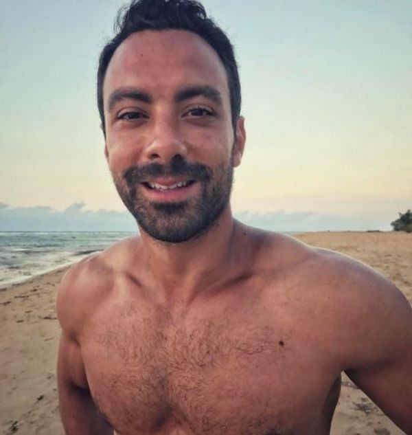 O Σάκης Τανιμανίδης κάνει την βουτιά του στον Άγιο Δομίνικο και η αγαπημένη του τον τραβά φωτό