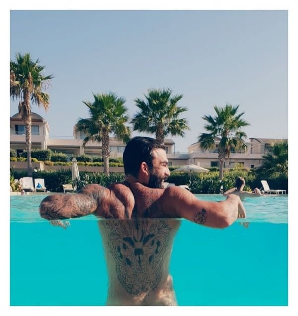 Ο Αλεξάνδρου το τερμάτισε! Πόσταρε γυμνή φωτογραφία του