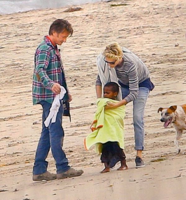 Theron-Penn: Φιλιά στην παραλία