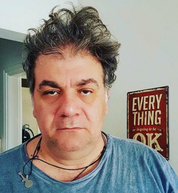 Θα κλάψετε! Έτσι μας ευχήθηκε «Καλό μήνα» ο Δημήτρης Σταρόβας