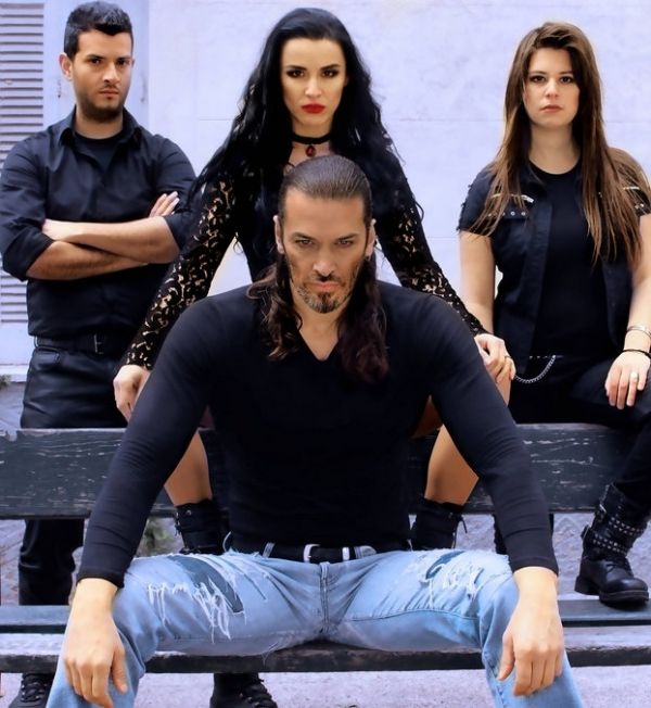 Μάριος Ιοδράνου: Το νέο τραγούδι και το βίντεο κλιπ με τη γυναίκα του