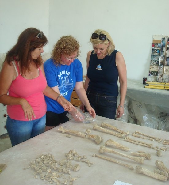 Η Νατάσα Ράγιου στις ανασκαφές 