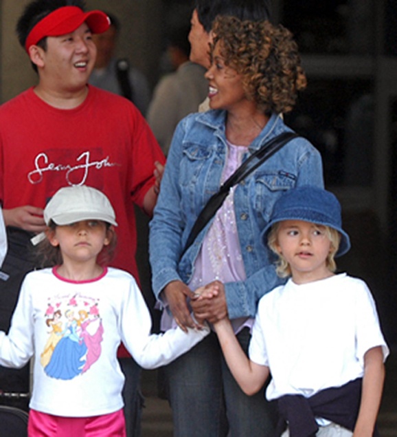 Δεν θα εμφανιστεί τελικά η μητέρα των παιδιών του