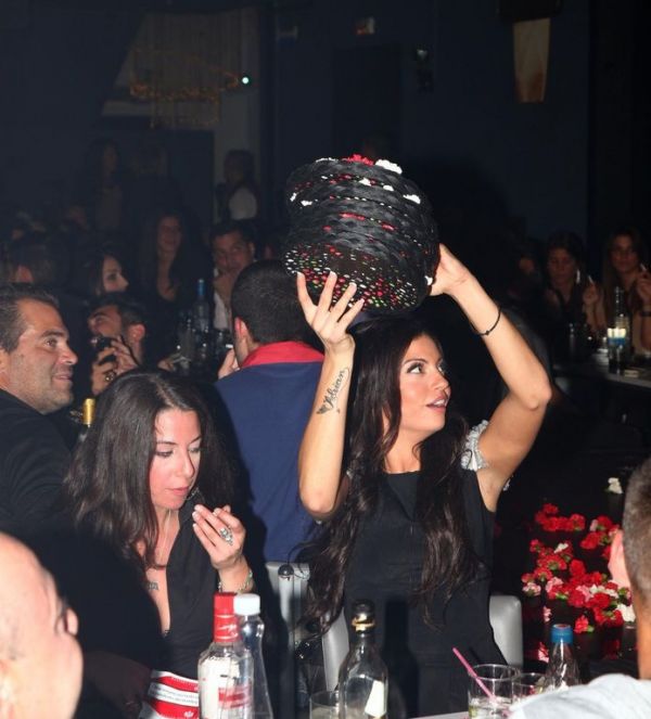 Σε ποια επώνυμη ανήκει αυτό το tattoo; 