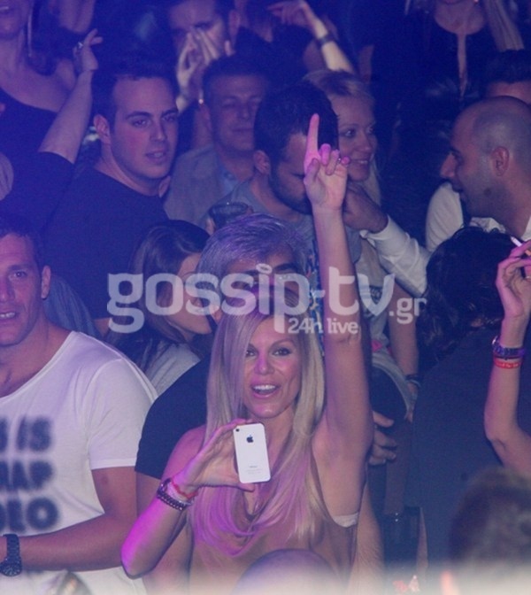 Ποιον φωτογραφίζει η Βάσια Λόη;