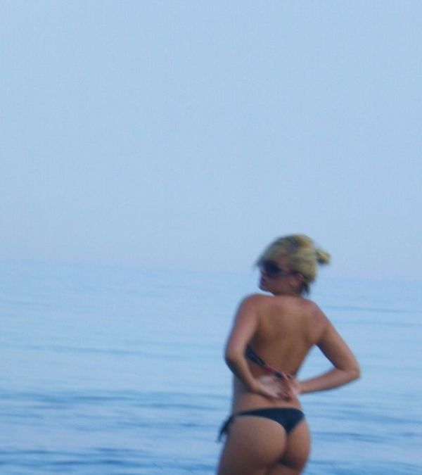 Ντένια Αγαλιανού… οn the beach 