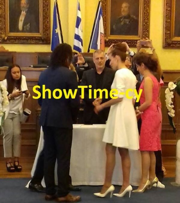 Οι πρώτες φωτογραφίες από τον γάμο του Karembeu με την κατά 20 χρόνια νεότερη σύντροφό του! 