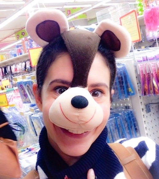 Ποια ηθοποιός κρύβεται πίσω από την αποκριάτικη μάσκα; 