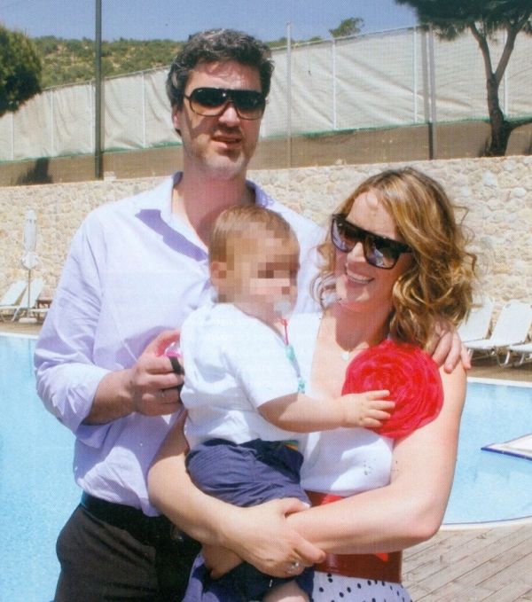 Λαφαζάνη-Οικονόμου: Στη βάπτιση του ανιψιού τους 