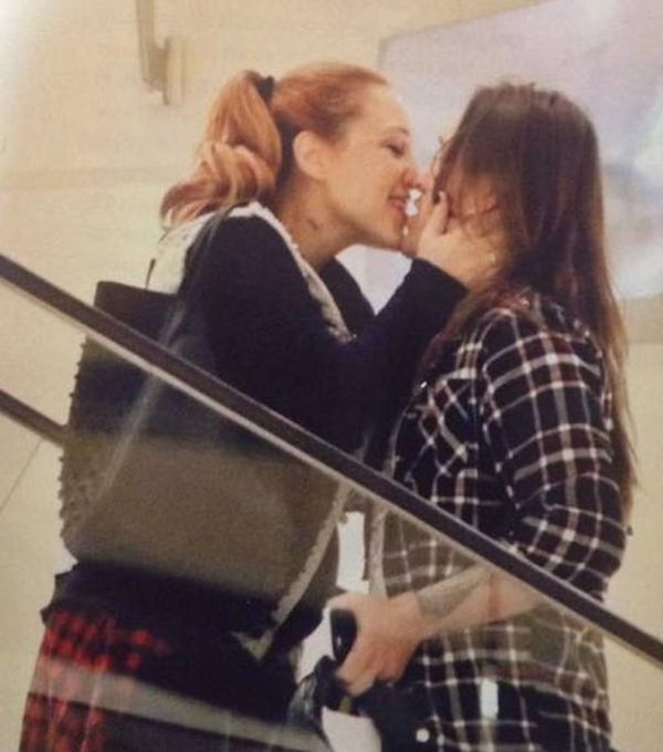 Φιλιά στις κυλιόμενες σκάλες