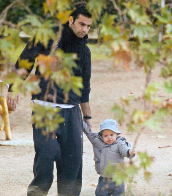 Θοδωρής Μαραντίνης: Πατέρας και γιος μαζί στην παιδική χαρά