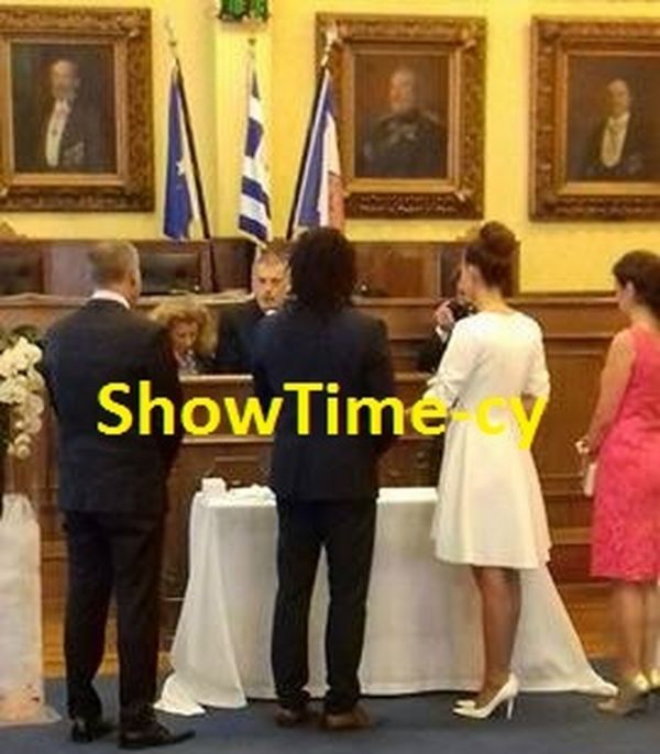 Οι πρώτες φωτογραφίες από τον γάμο του Karembeu με την κατά 20 χρόνια νεότερη σύντροφό του! 