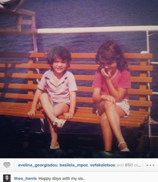 Γνωστός ηθοποιός συστήνει την αδερφή του μέσω… παιδικής φωτογραφίας