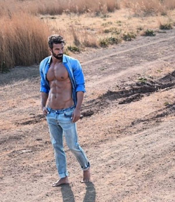 Survivor 2: Αυτό είναι το τελειότερο Six-pack που πέρασε ποτέ από το παιχνίδι!