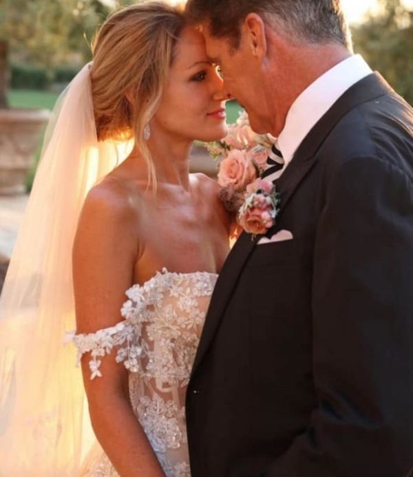 Δείτε για πρώτη φορά βίντεο από τον γάμο του 65χρονου ηθοποιού με την 37χρονη σύντροφό του