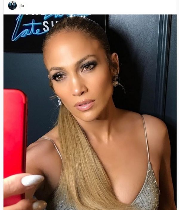 Sexy και κούκλα στα 47 της χρόνια