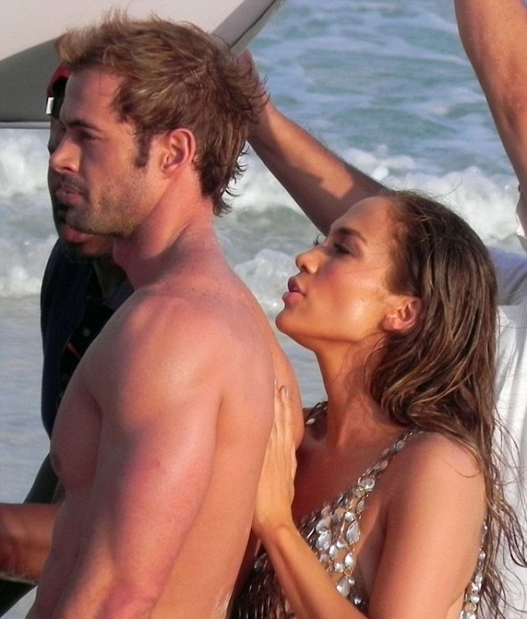 Δείτε την Jennifer Lopez να φλερτάρει 