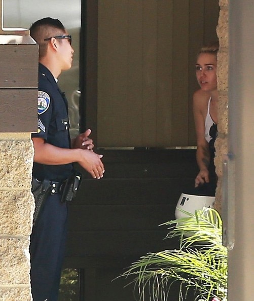 Miley Cyrus: Δεν άντεξε τους παπαράτσι και κάλεσε την αστυνομία