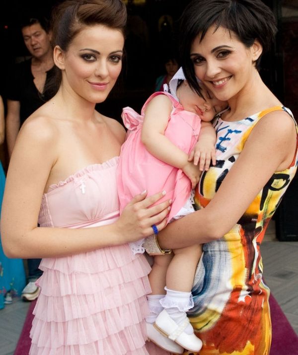 Μάνος Παπαγιάννης- Αγγελική Δαλιάνη: Το φωτογραφικό άλμπουμ της βάφτισης της κόρης τους 