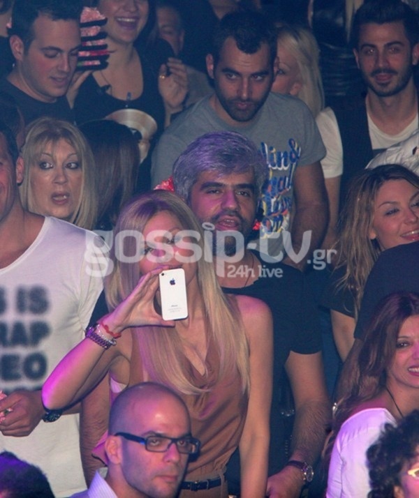 Ποιον φωτογραφίζει η Βάσια Λόη;